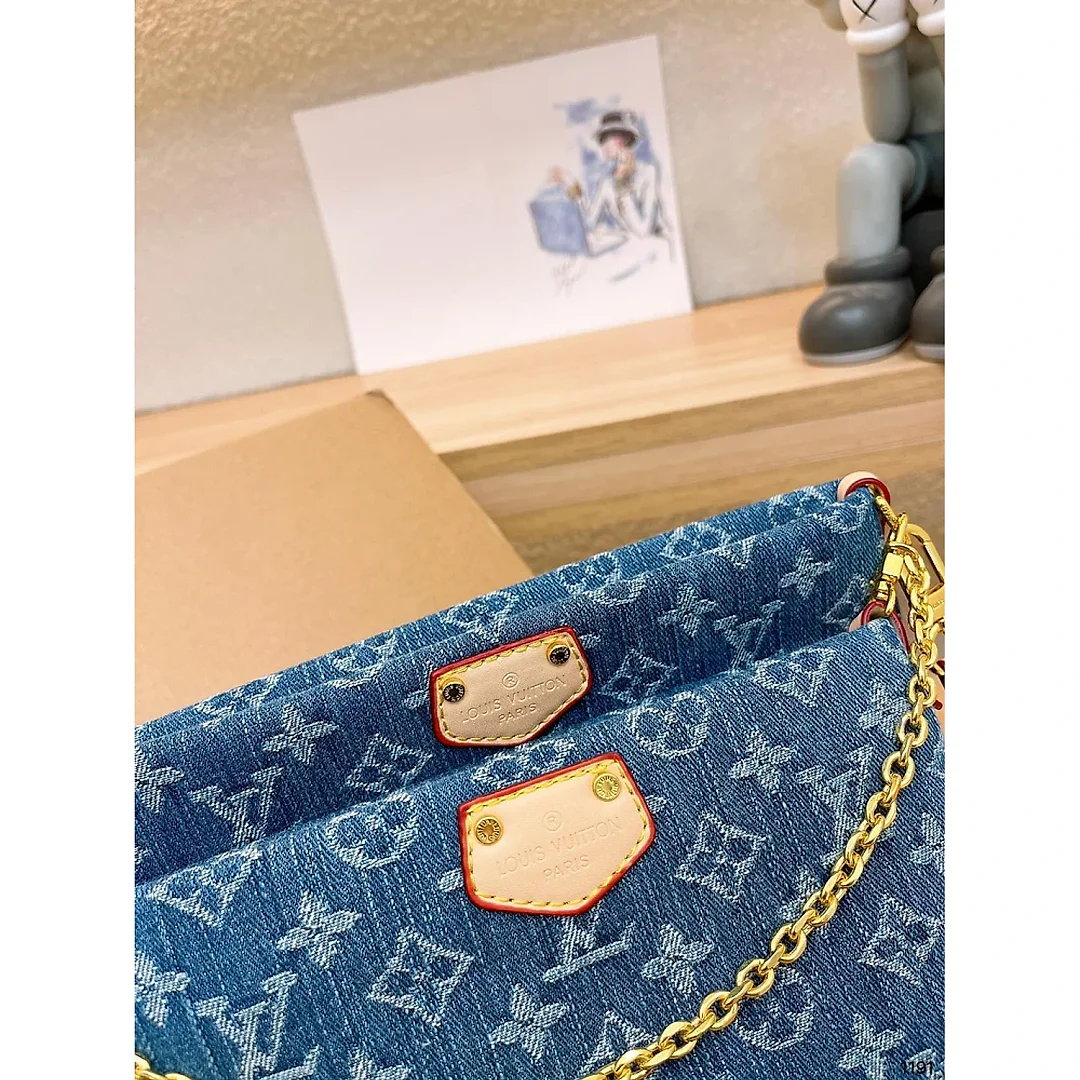 Louis new arrival denim bag size : 24 * 14 cm
