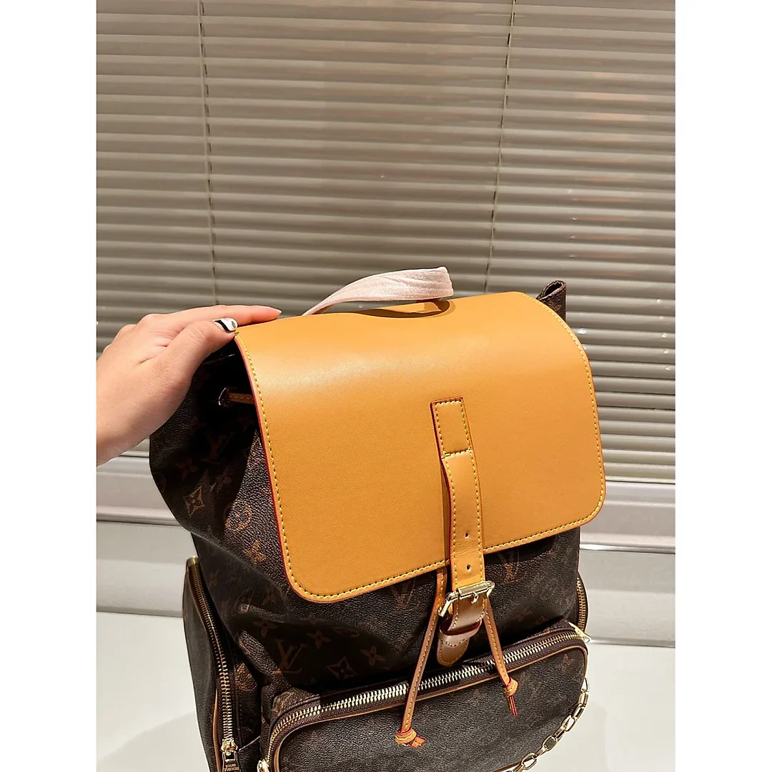 Louis Petite Malle Monogram backpack bag size : 37*45 cm