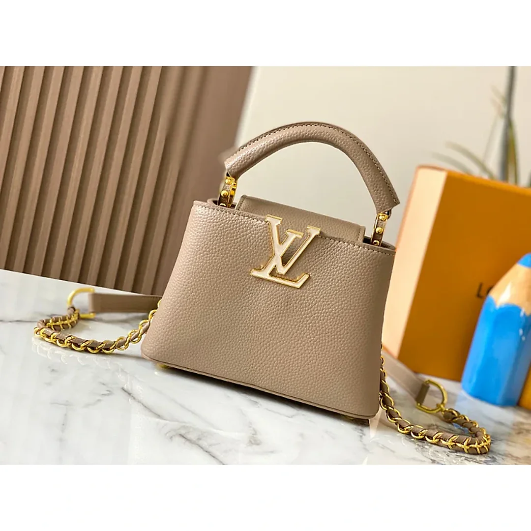 Louis Milky Way Capucines BB Taurillon leather M23082 size: 21×14×8cm
