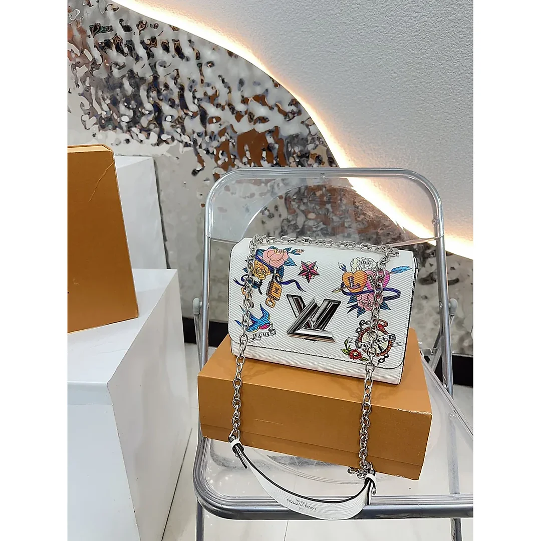 Louis new arrival TWIST bag size?3 * 16 cm