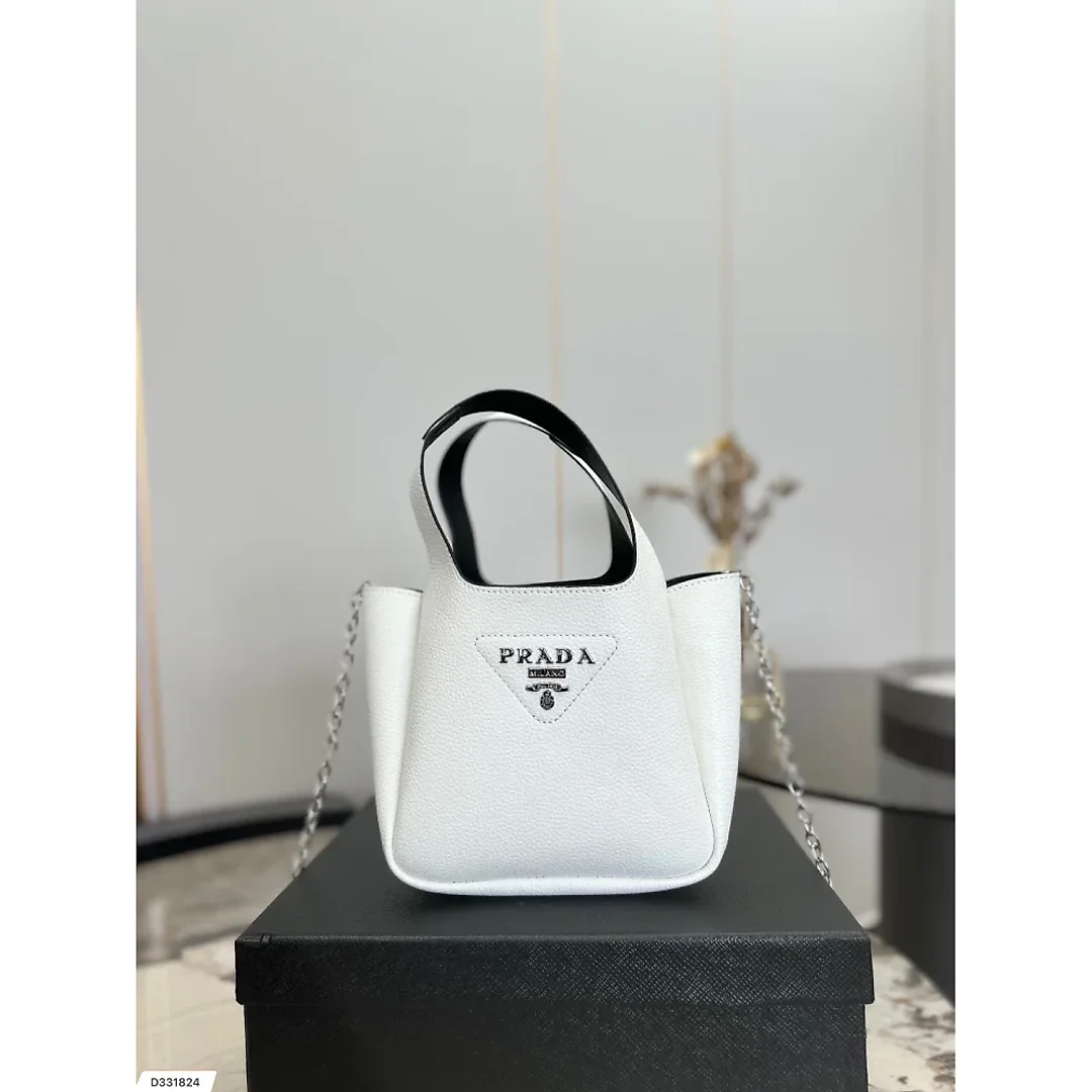 Pra new arrival tote bag size : 20.5 * 16 cm