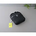 Louis new arrival bag size : 20x24x5 cm