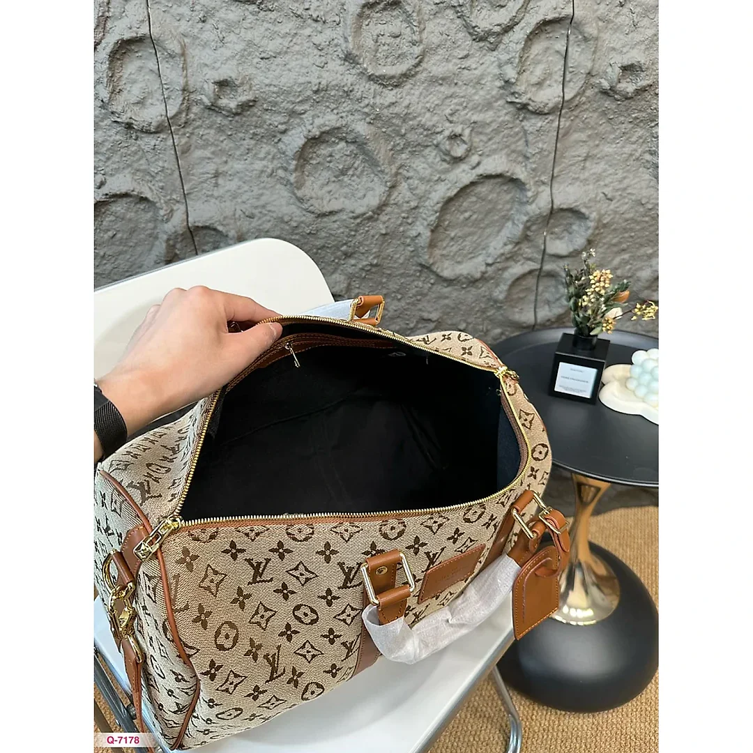 Louis new arrival traval bag size: 45*26cm