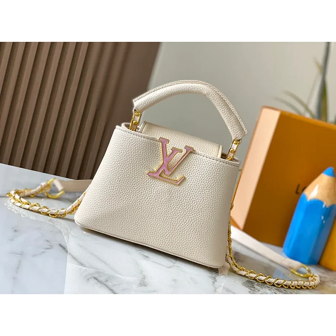 Louis Milky Way Capucines BB Taurillon leather M23082 size: 21×14×8cm