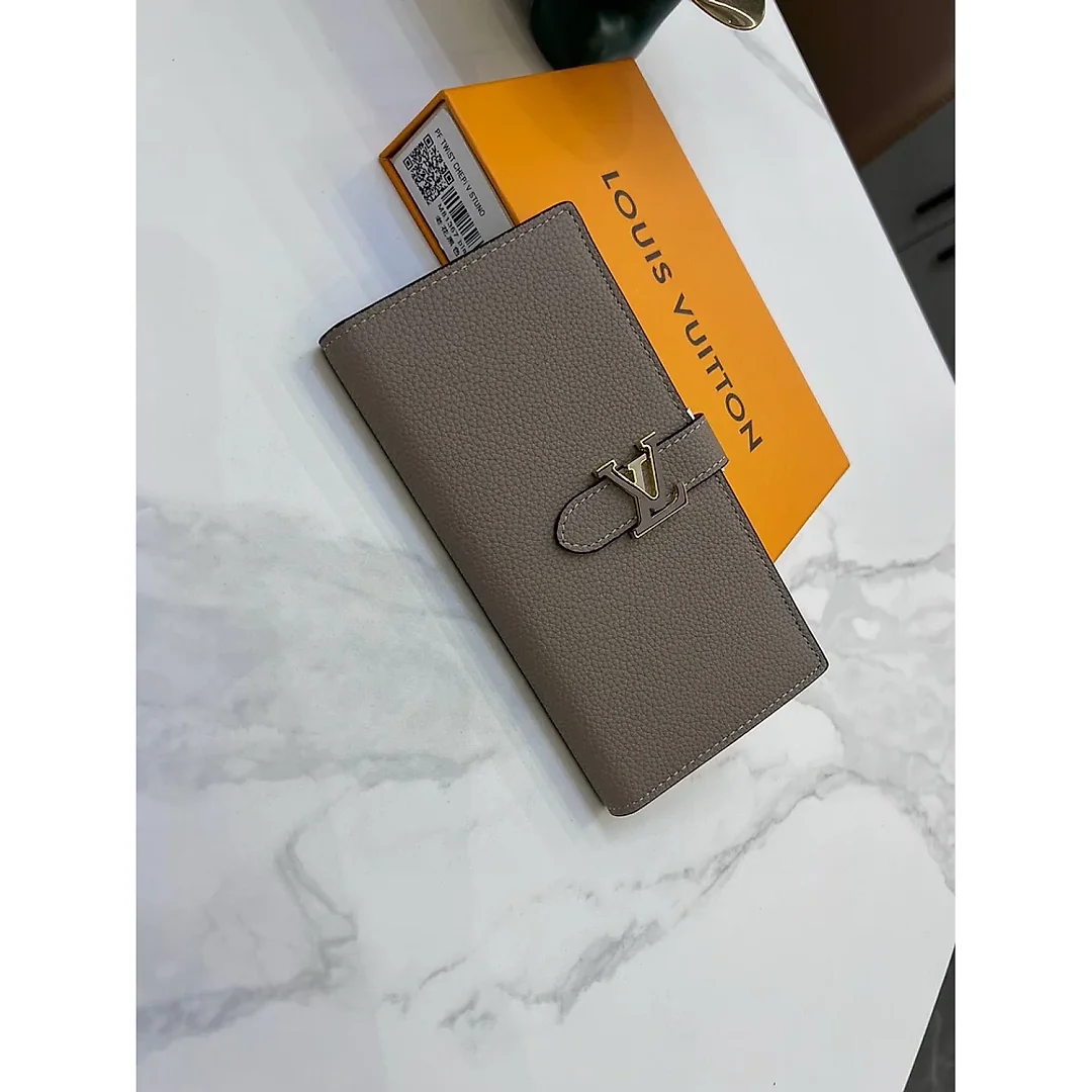 Louis new arrival Taurillon Capucines wallet size: 10*19*1.7cm