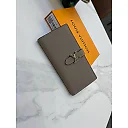 Louis new arrival Taurillon Capucines wallet size: 10*19*1.7cm