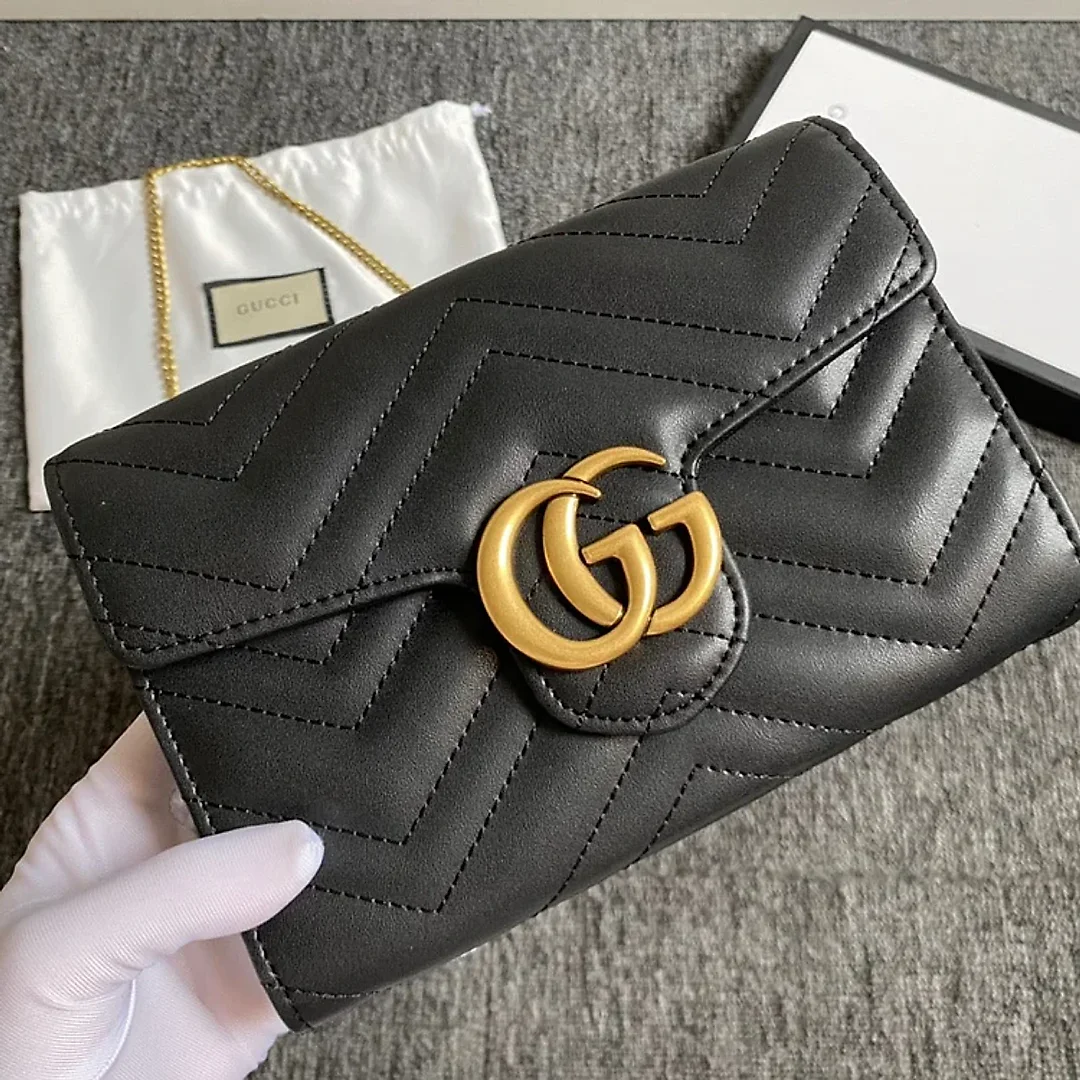 GC434 GG Marmont matelassé mini bag / 8″W x 5″H x 2.5″D