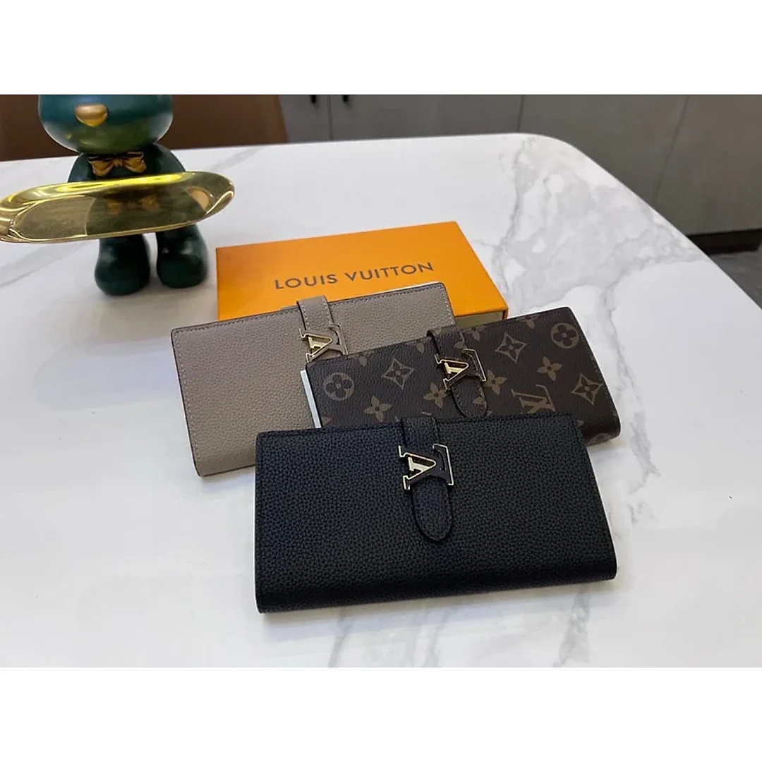 Louis new arrival Taurillon Capucines wallet size: 10*19*1.7cm