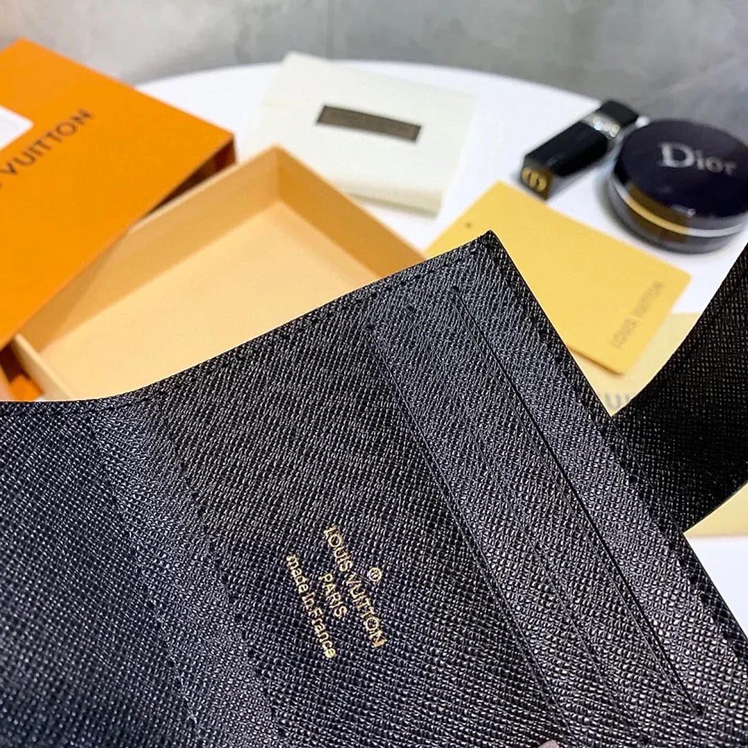 Louis new arrival wallets size: 9×9 cm