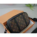 Louis new arrival bag size : 23x14x6 cm