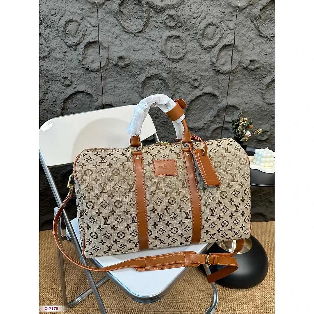 Louis new arrival traval bag size: 45*26cm