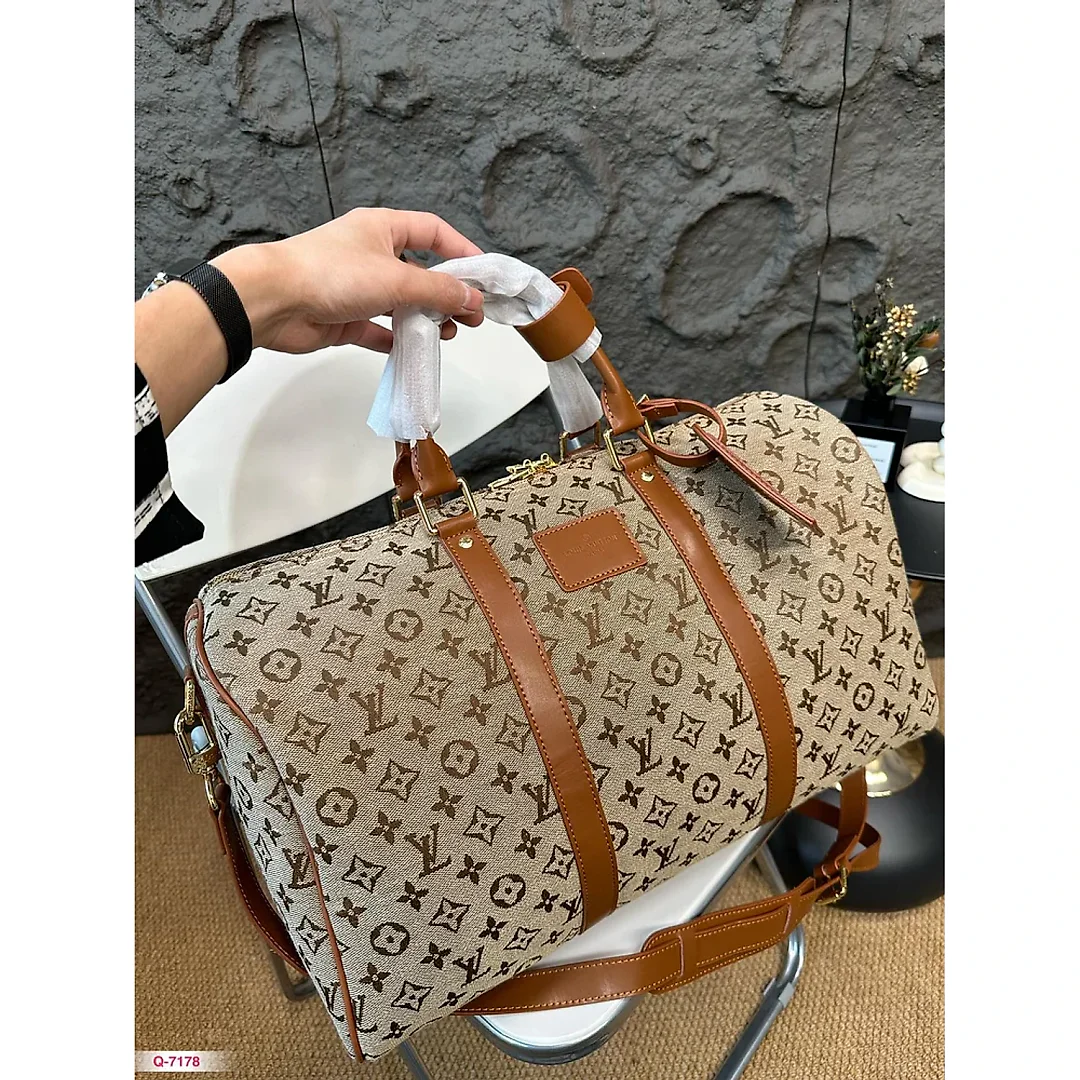 Louis new arrival traval bag size: 45*26cm