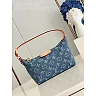 Louis Hills Pochette Monogram Denim size;20.5 x 6 x 16 cm
