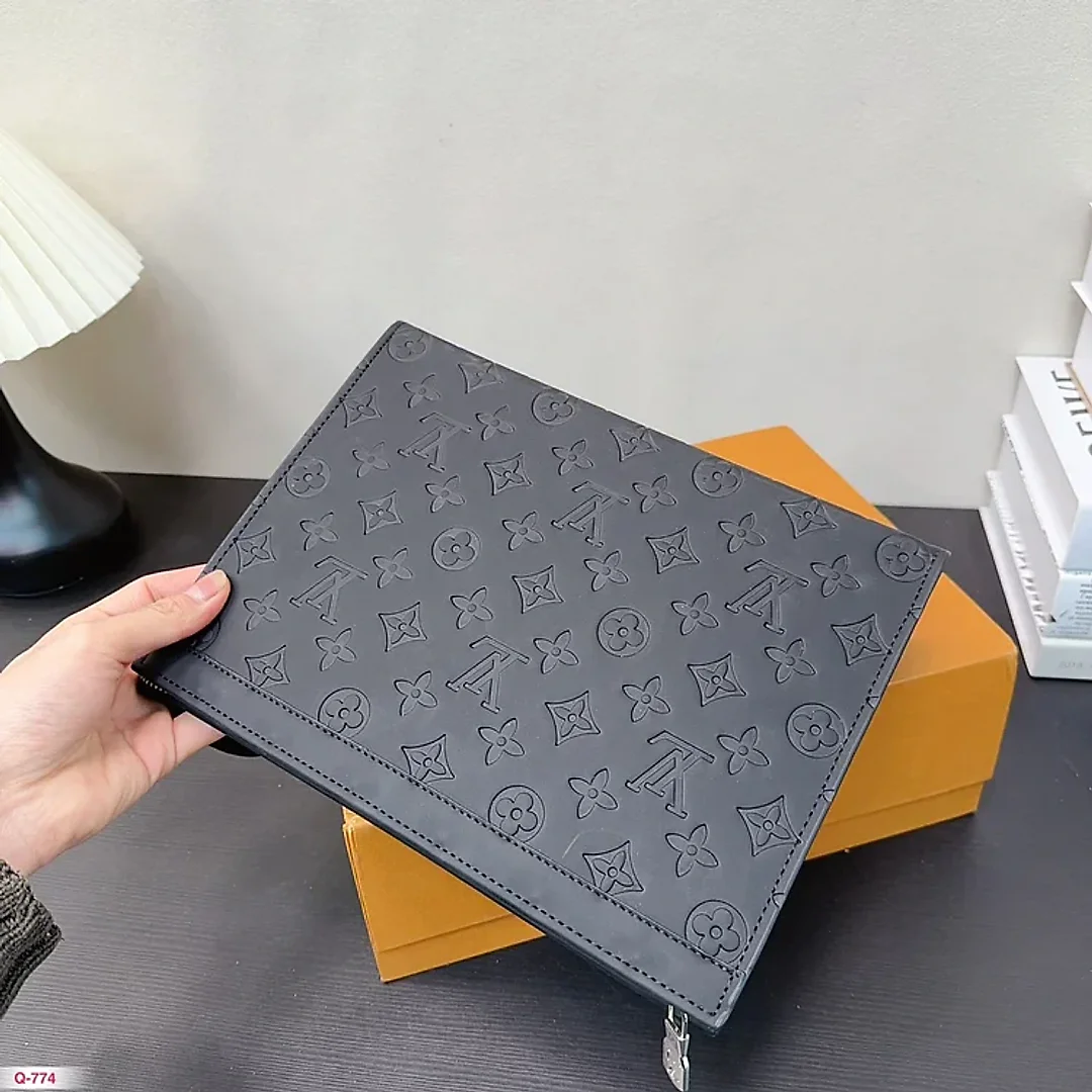 Louis Toiletry Pouch men and women bag size : 26*20 cm