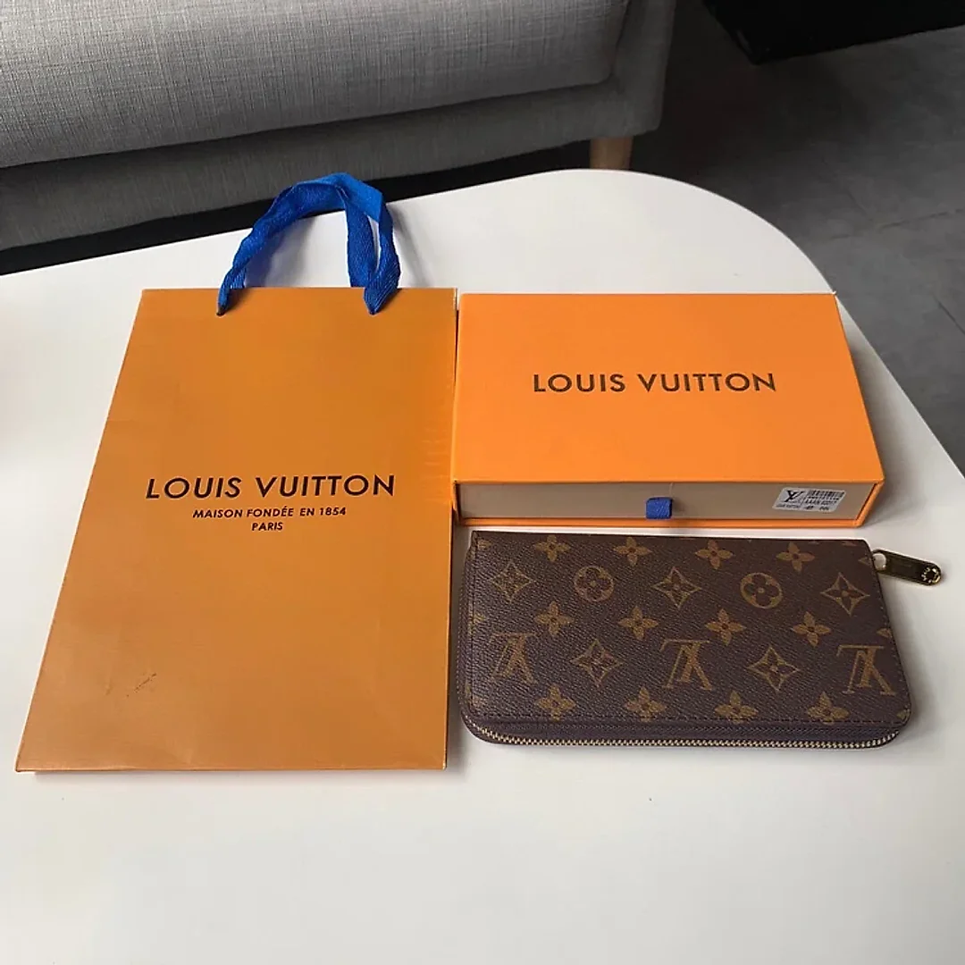 LOUIS new arrival men’s wallet size: 19×10×1.5cm