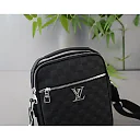 Louis new arrival bag size : 20x24x5 cm