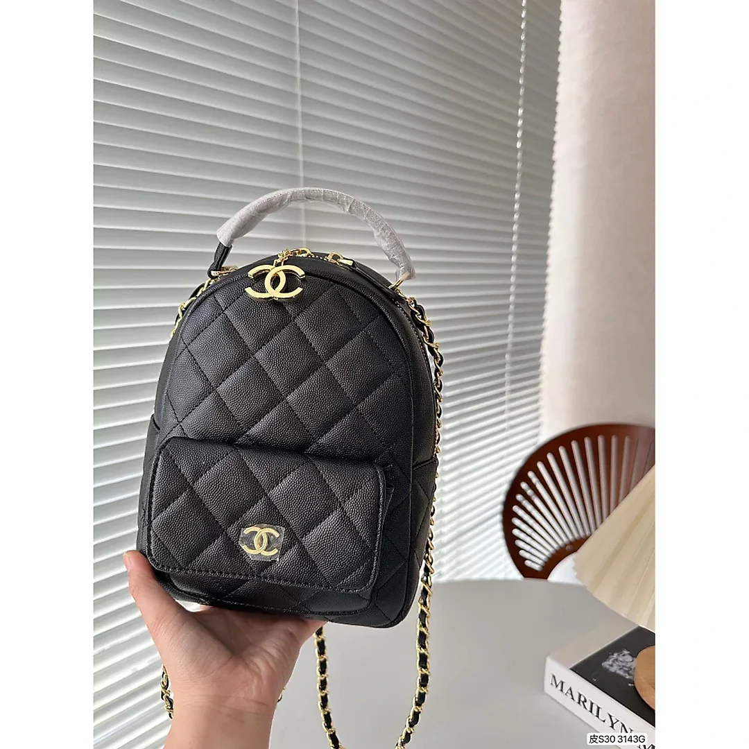 CC 𝘝𝘪𝘯𝘵𝘢𝘨𝘦 backpack size：17.5 * 23 cm
