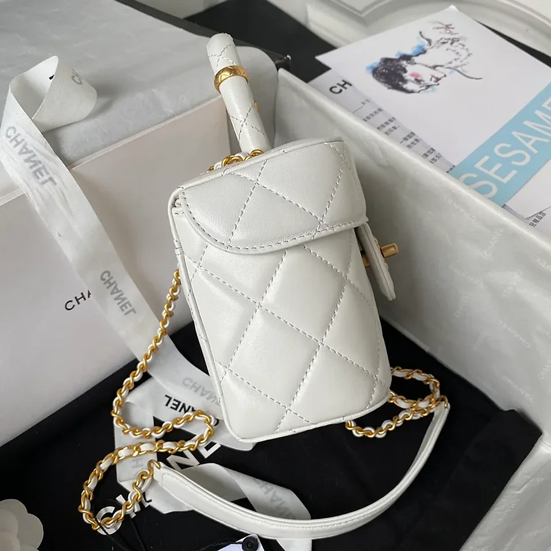 Cc Small Vanity Case White Lambskin & Gold-Tone Metal 12.5x15x8 cm Bag