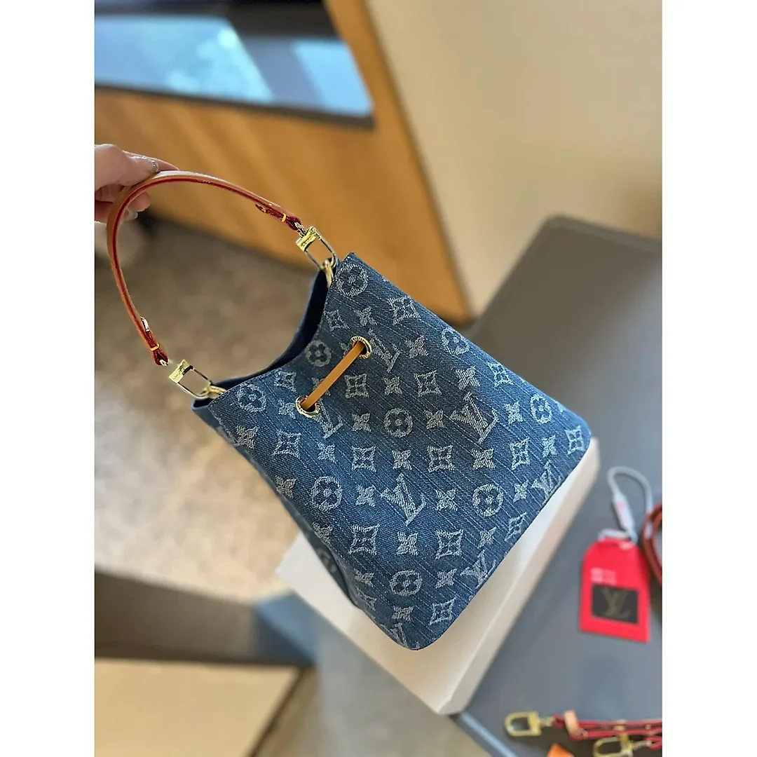 Louis new arrival NEONOE M44022  bag size: 20 cm