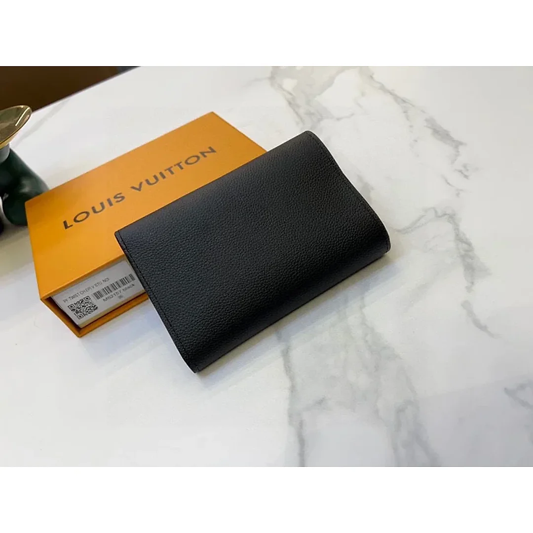 Louis new arrival Capucines wallet size : 13.5*9.5*1.5cm