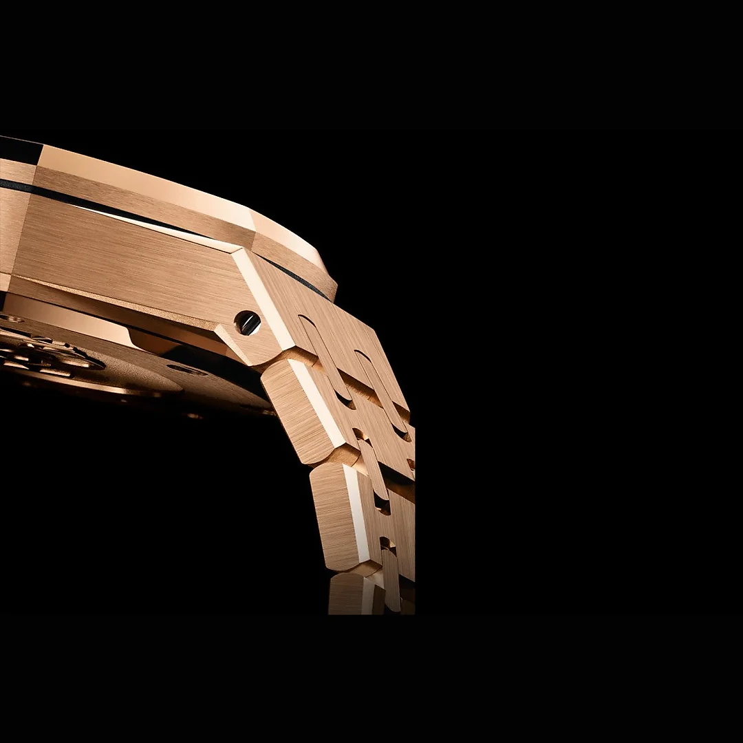 Audemars Piguet Royal Oak SELFWINDING CHRONOGRAPH Ref# 26715OR.ZZ.1356OR.01