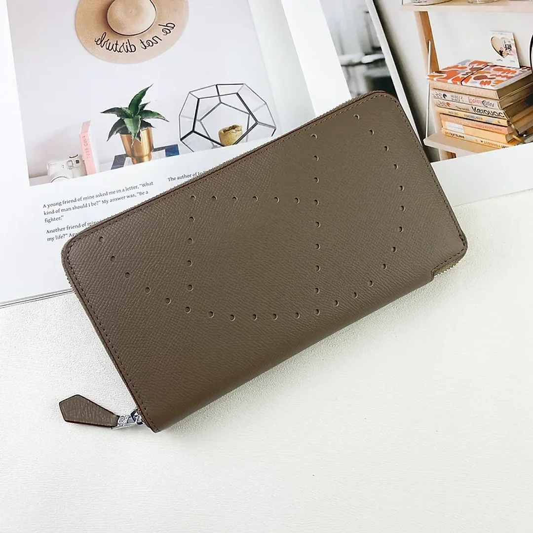 H Silk’in Empson-Barenia leather wallets size : 20×11.5×1.5cm