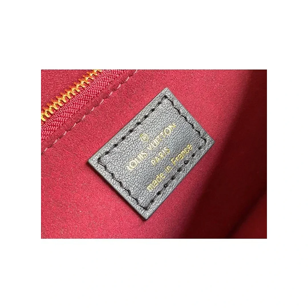 L-bag Size: 22 x 17x 10cm