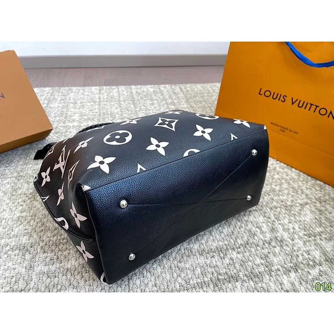 Louis new arrival tote bag size: 34 * 28 cm
