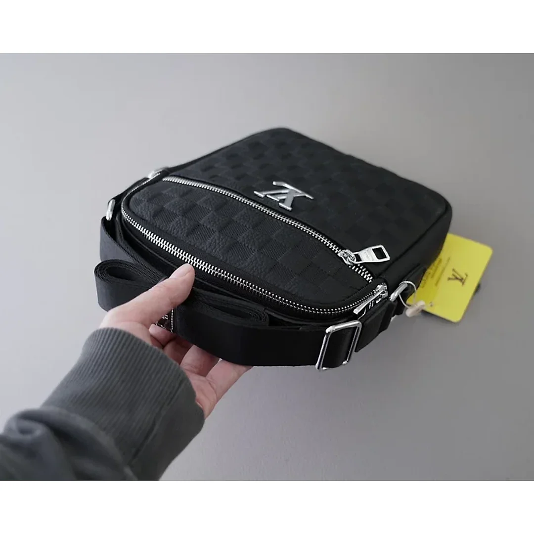 Louis new arrival bag size : 20x24x5 cm