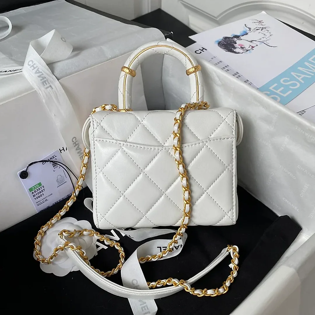 Cc Small Vanity Case White Lambskin & Gold-Tone Metal 12.5x15x8 cm Bag