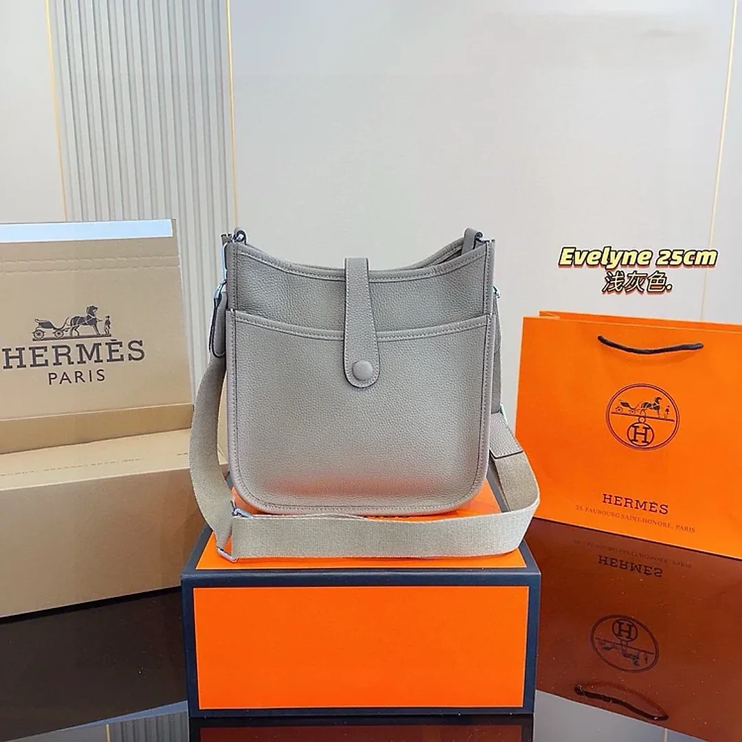 H Evelyne new arrival size : 25*9*26cm