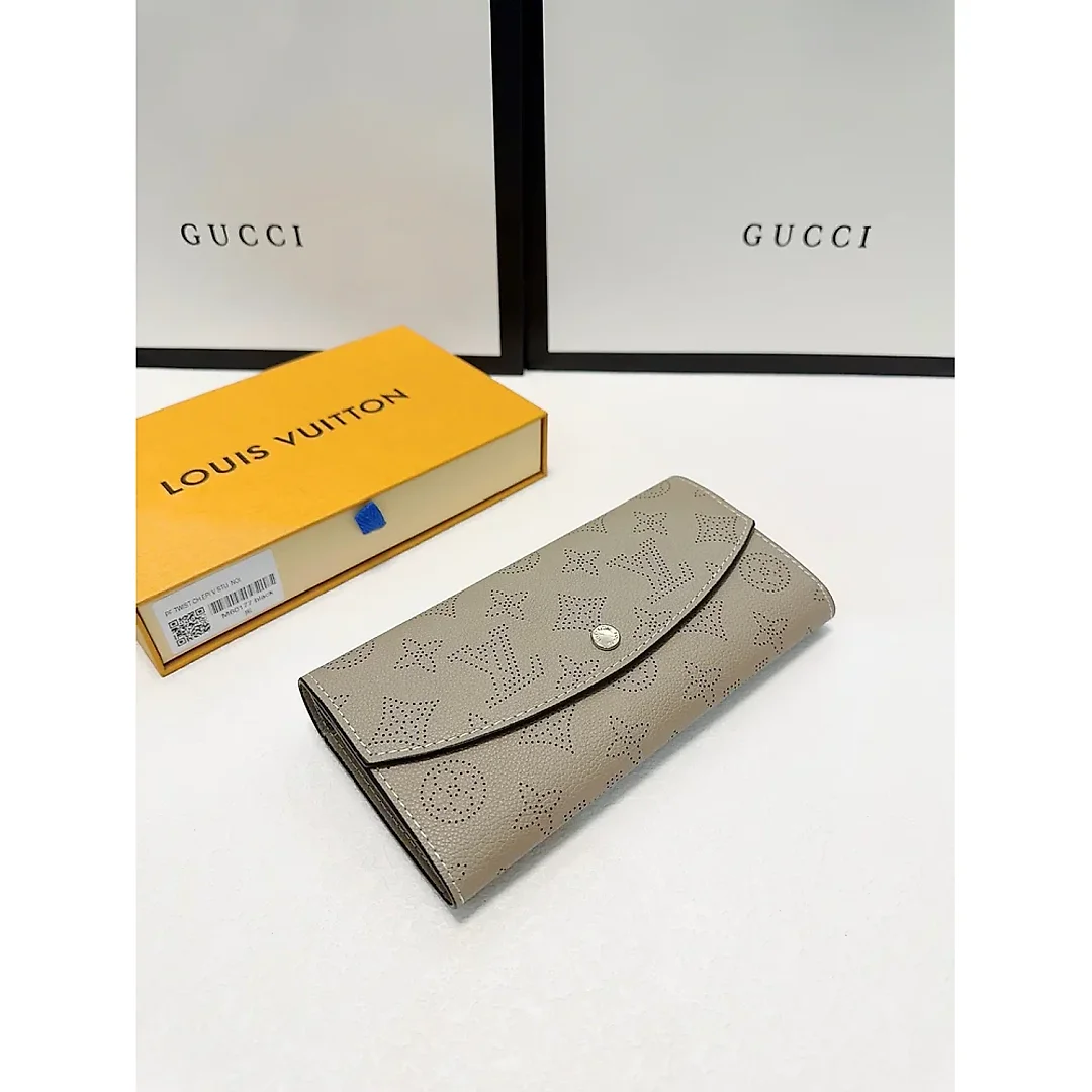 Louis new arrival wallet size: 19×10 cm