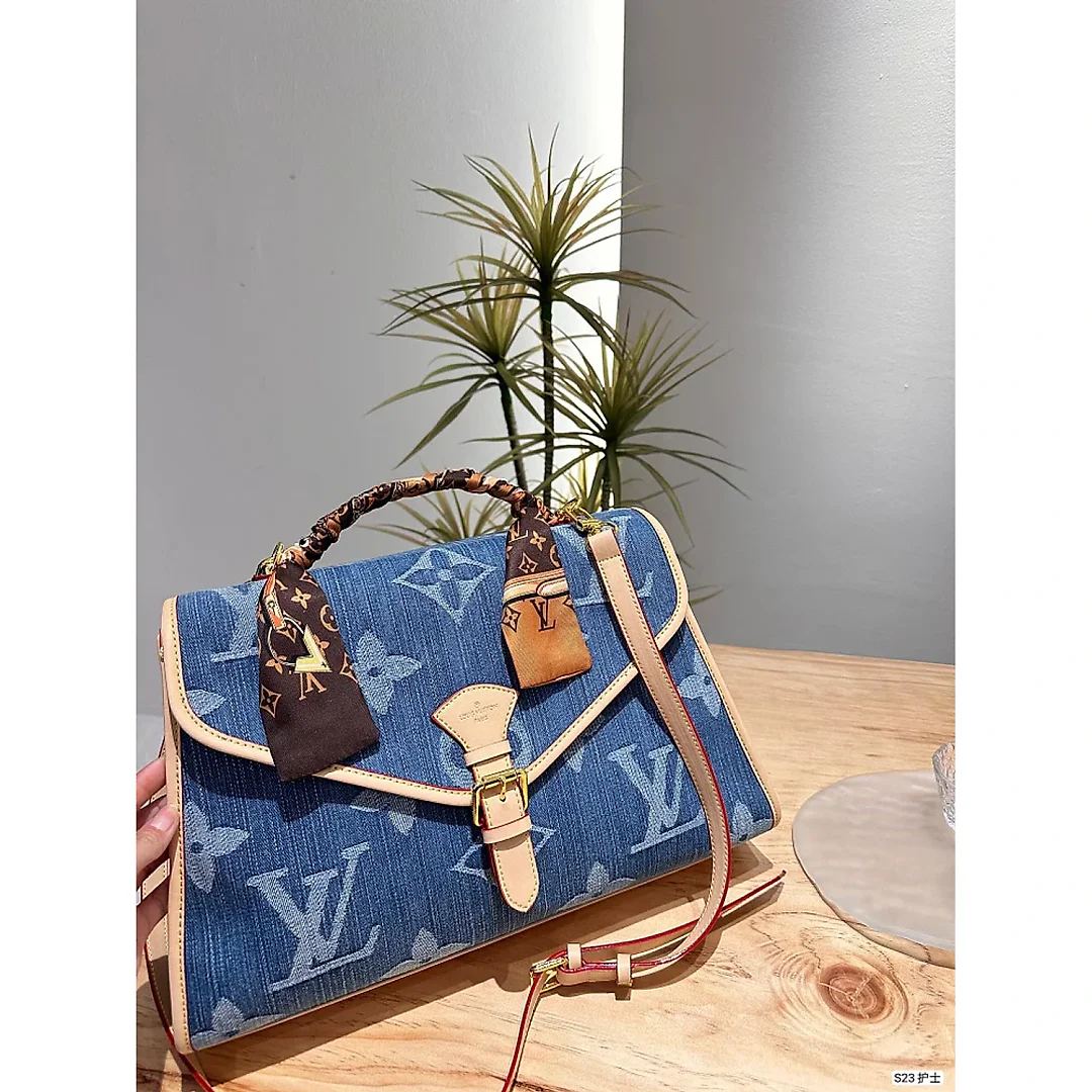 Louis new arrival denim bag size: 38 * 23 cm