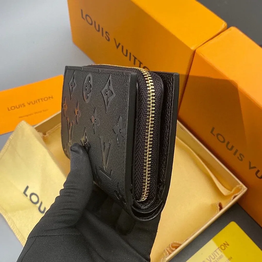 Louis new arrival wallets size : 13.5*9.5*3.5 cm