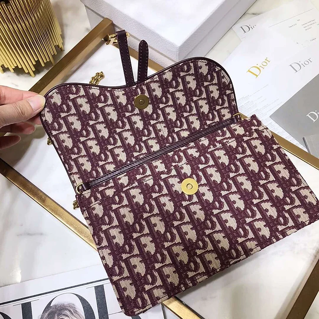 D Bordeaux Oblique Saddle Chain Clutch