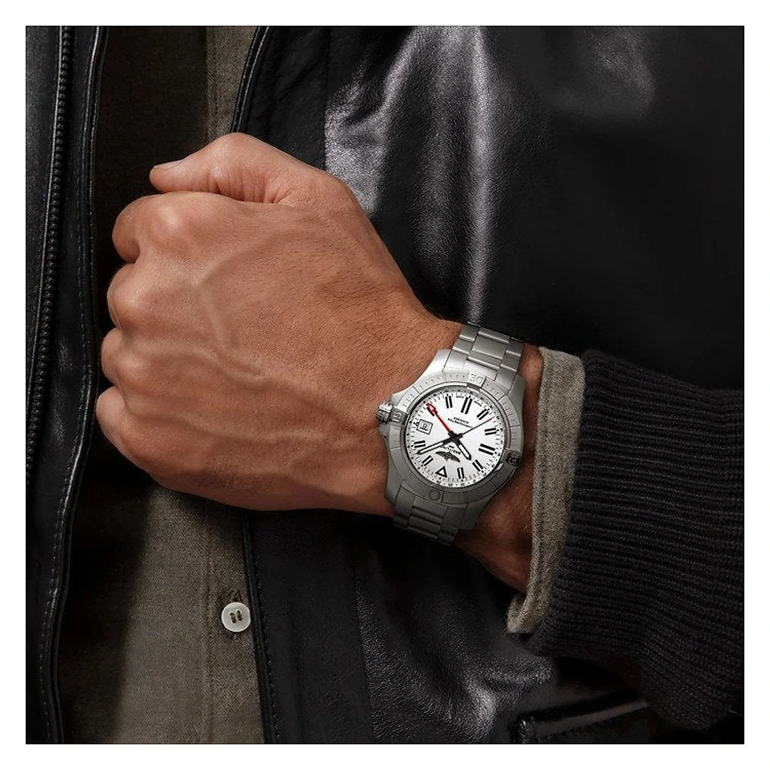 Breitling Avenger Automatic GMT 43, Ref# A32397101A1A1
