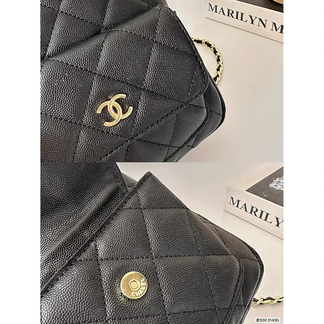 CC 𝘝𝘪𝘯𝘵𝘢𝘨𝘦 backpack size：17.5 * 23 cm