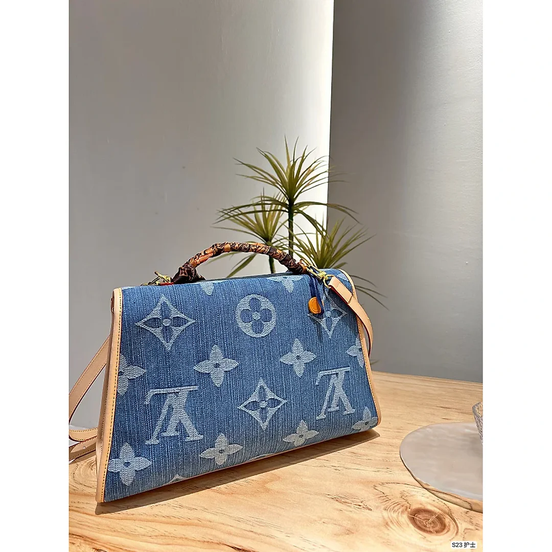 Louis new arrival denim bag size: 38 * 23 cm