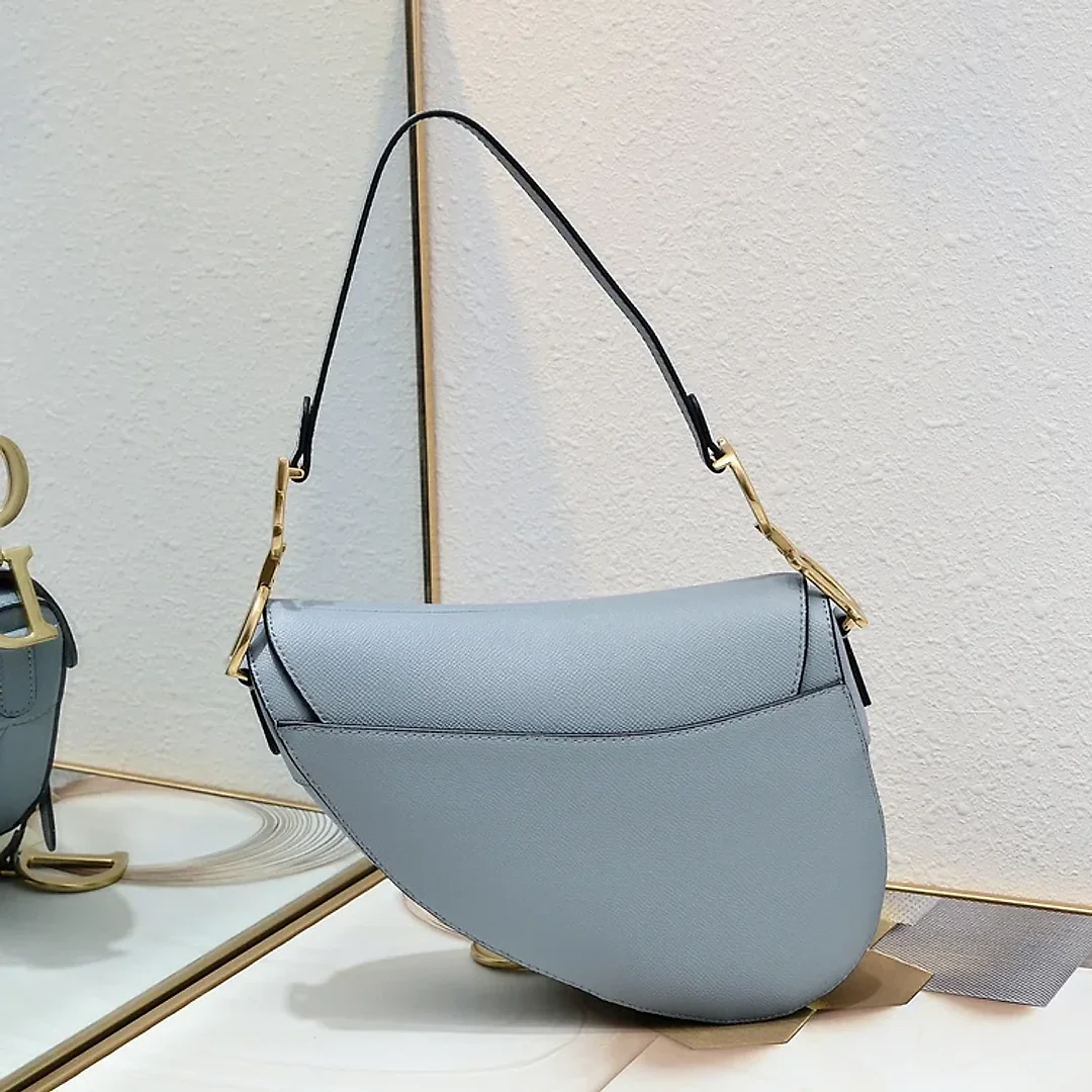 D saddle Be a classic with classics bag size: 25.5 x 20 x 6.5 cm
