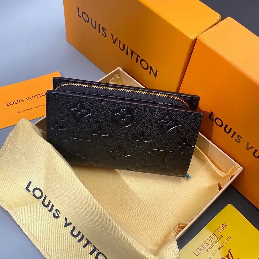 Louis new arrival wallets size : 13.5*9.5*3.5 cm