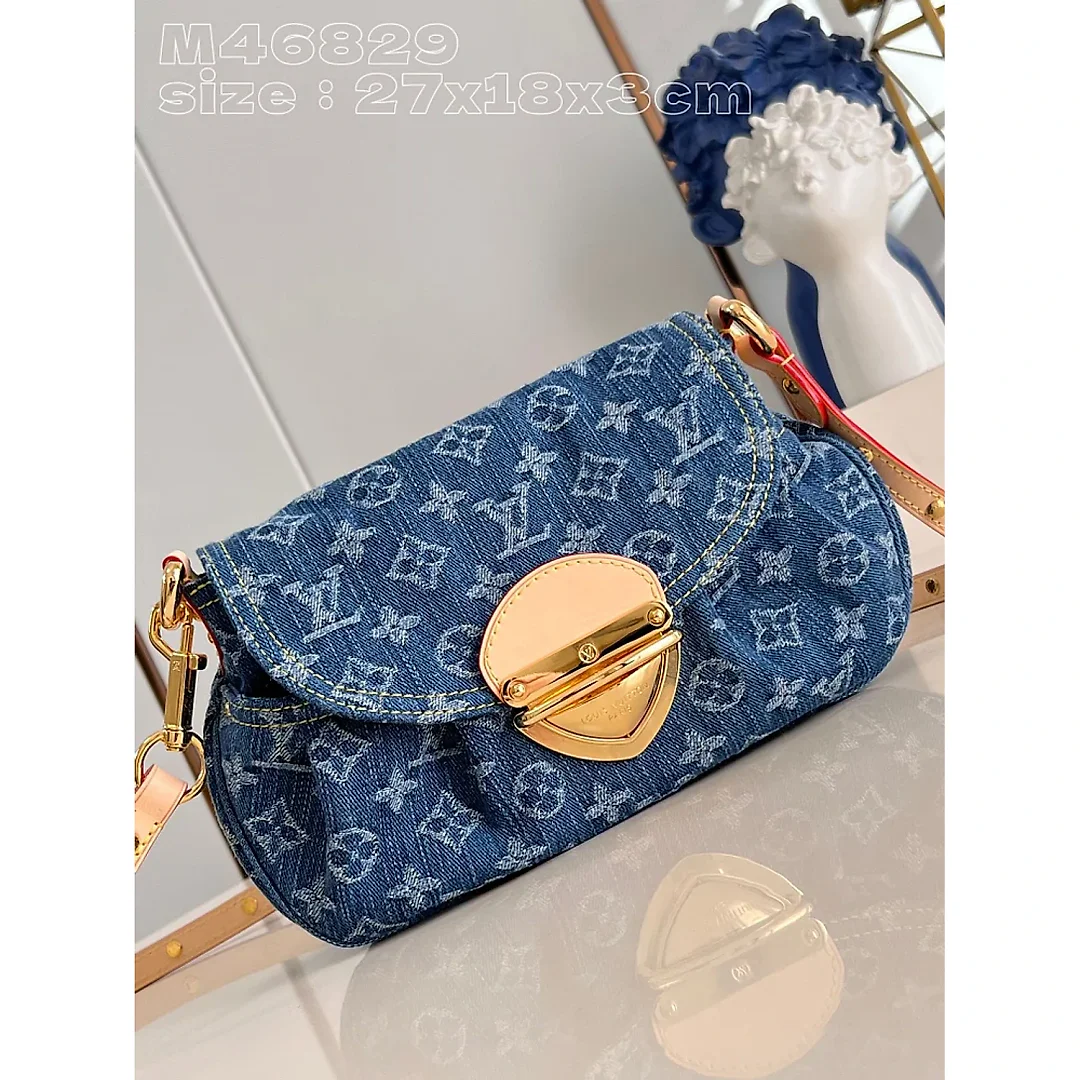 Louis Monogram Denim size : 27 x 18 x 3 cm