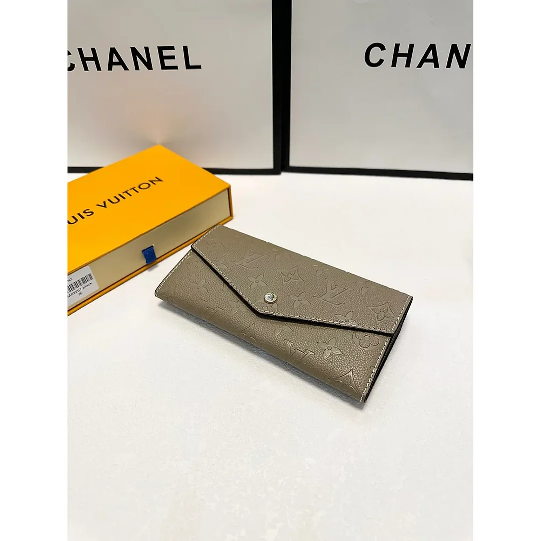 Louis new arrival wallet 02 size: 19×10 cm