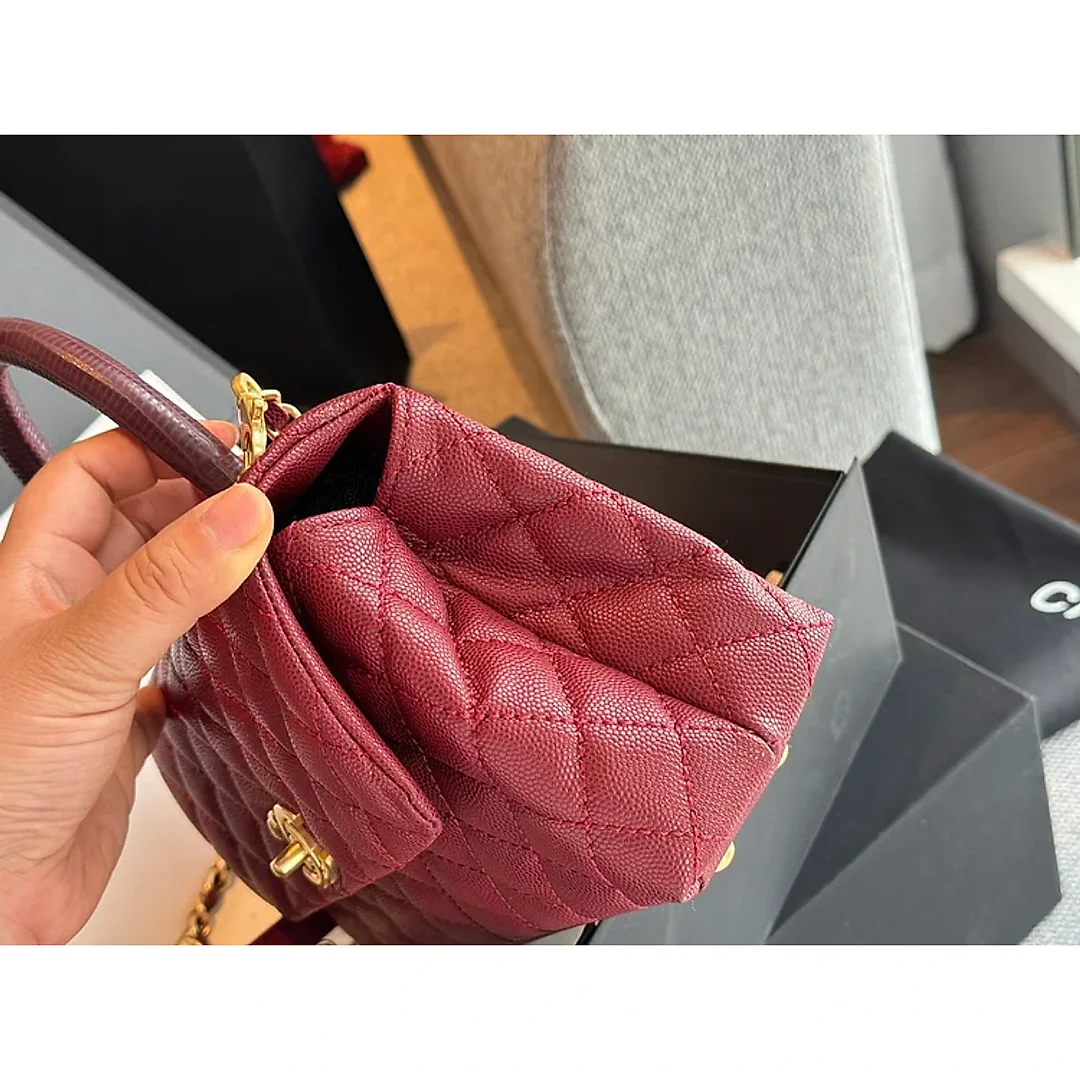 CC coco handle caviar leather size : 23*13cm
