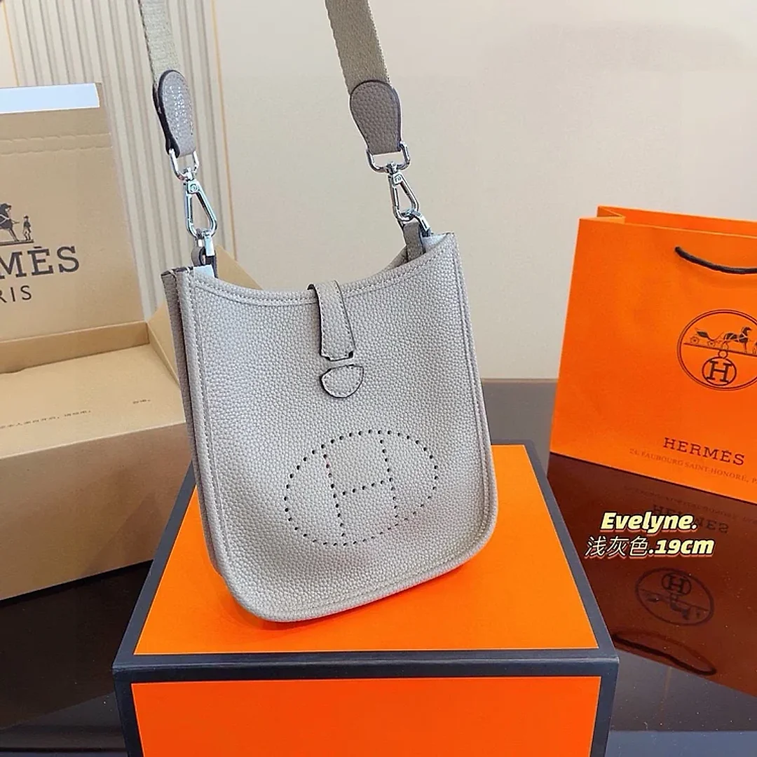 H Evelyne new arrival size : 19*6*21cm