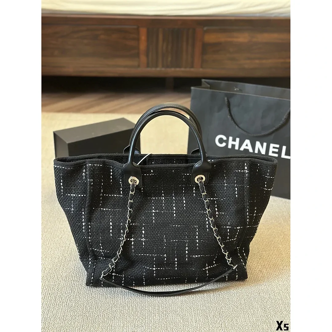 cc new arrival tote bag size : 37*32 cm