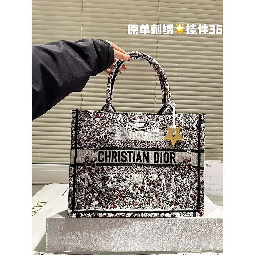 D book tote new arrival bag