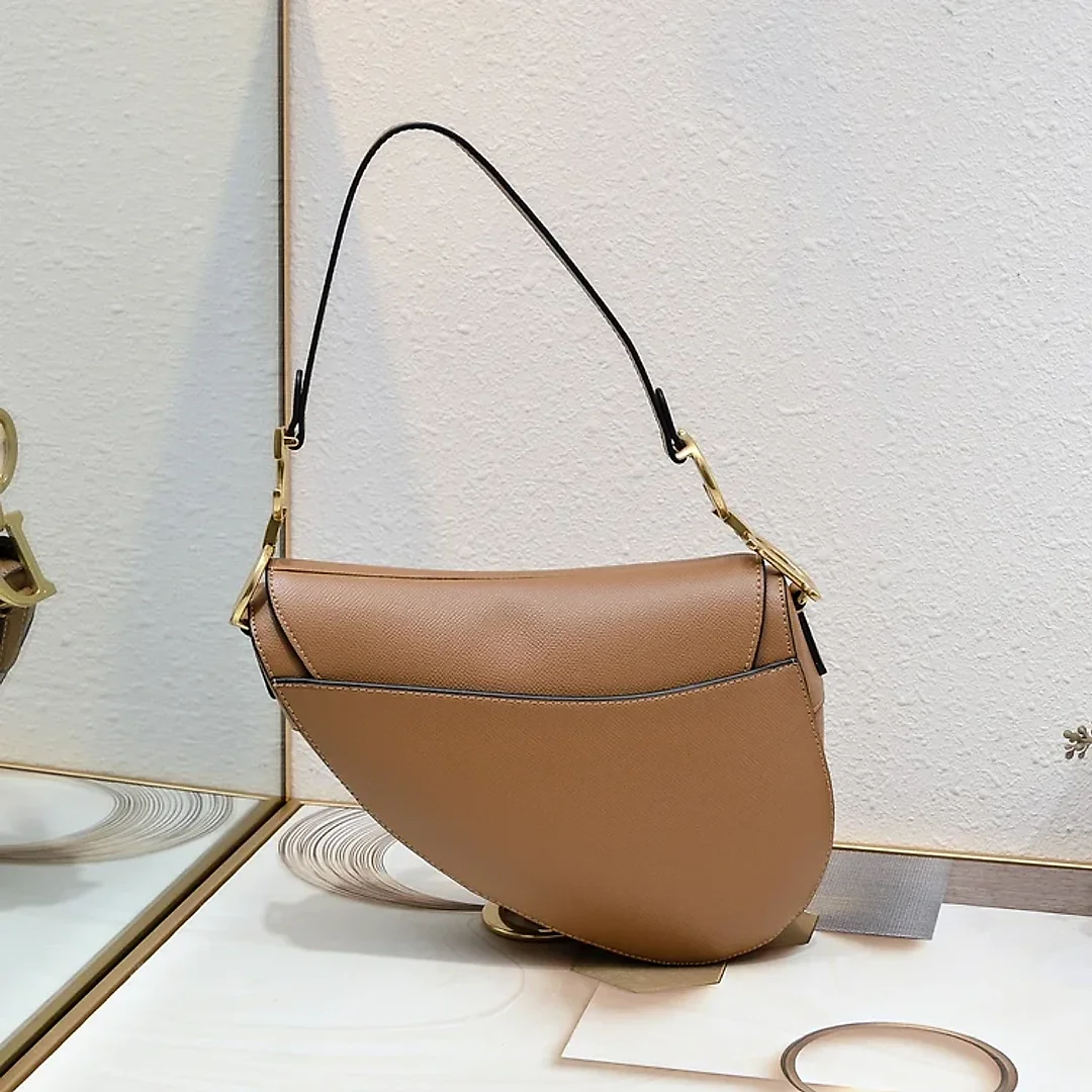 D saddle Be a classic with classics bag size: 25.5 x 20 x 6.5 cm