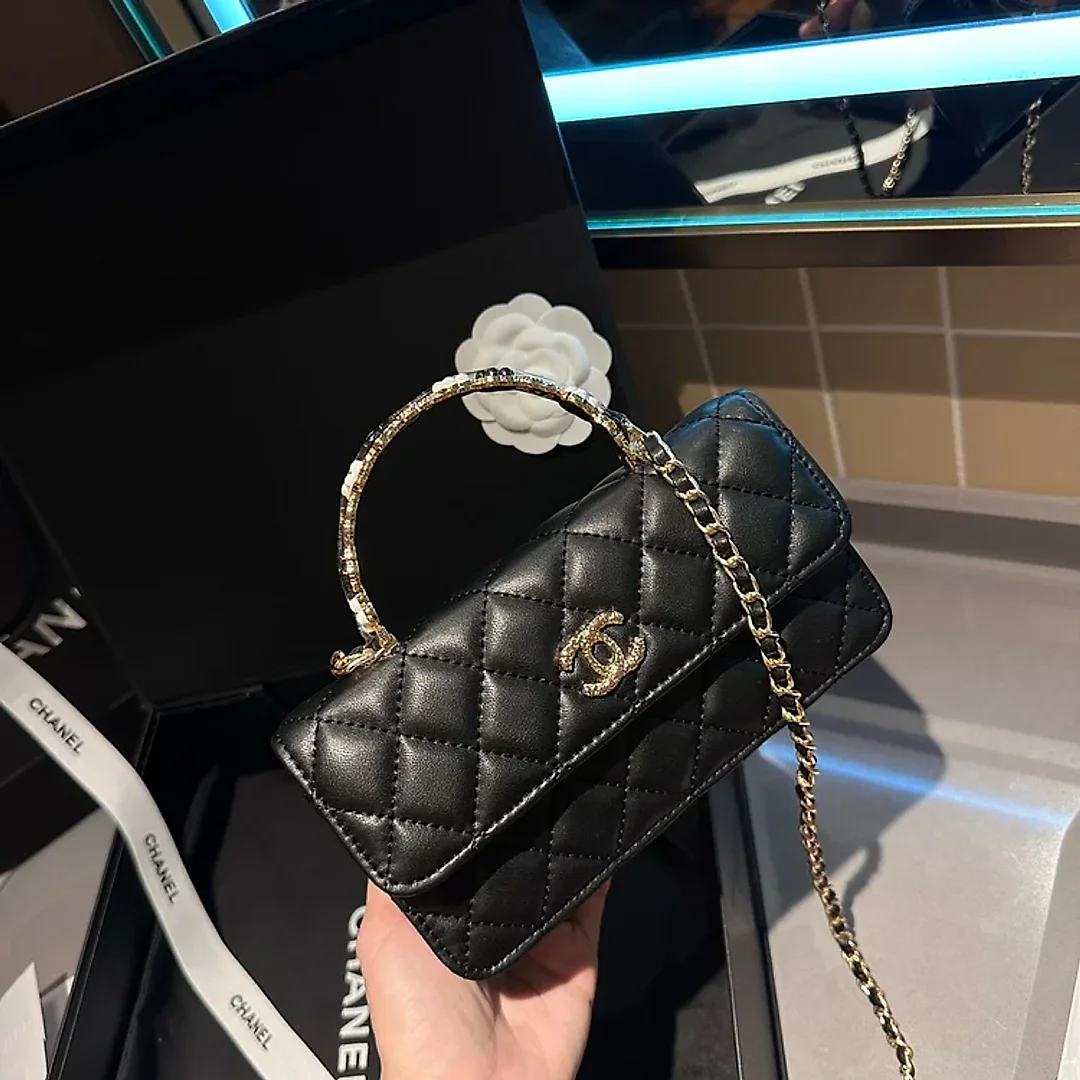 cc woc new arrival bag size : 19 cm
