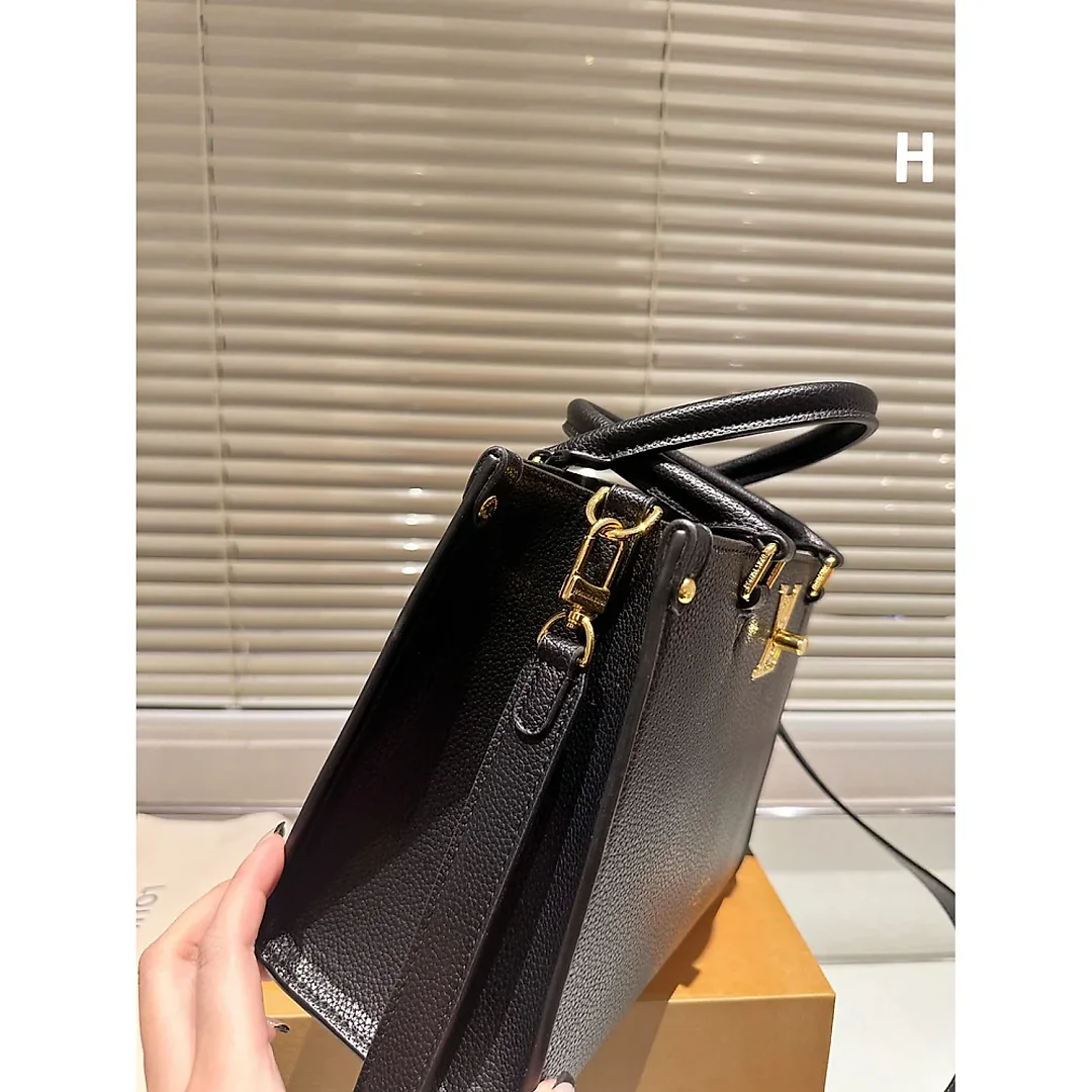 Louis Fall Capsule tote bag size ; 25cm