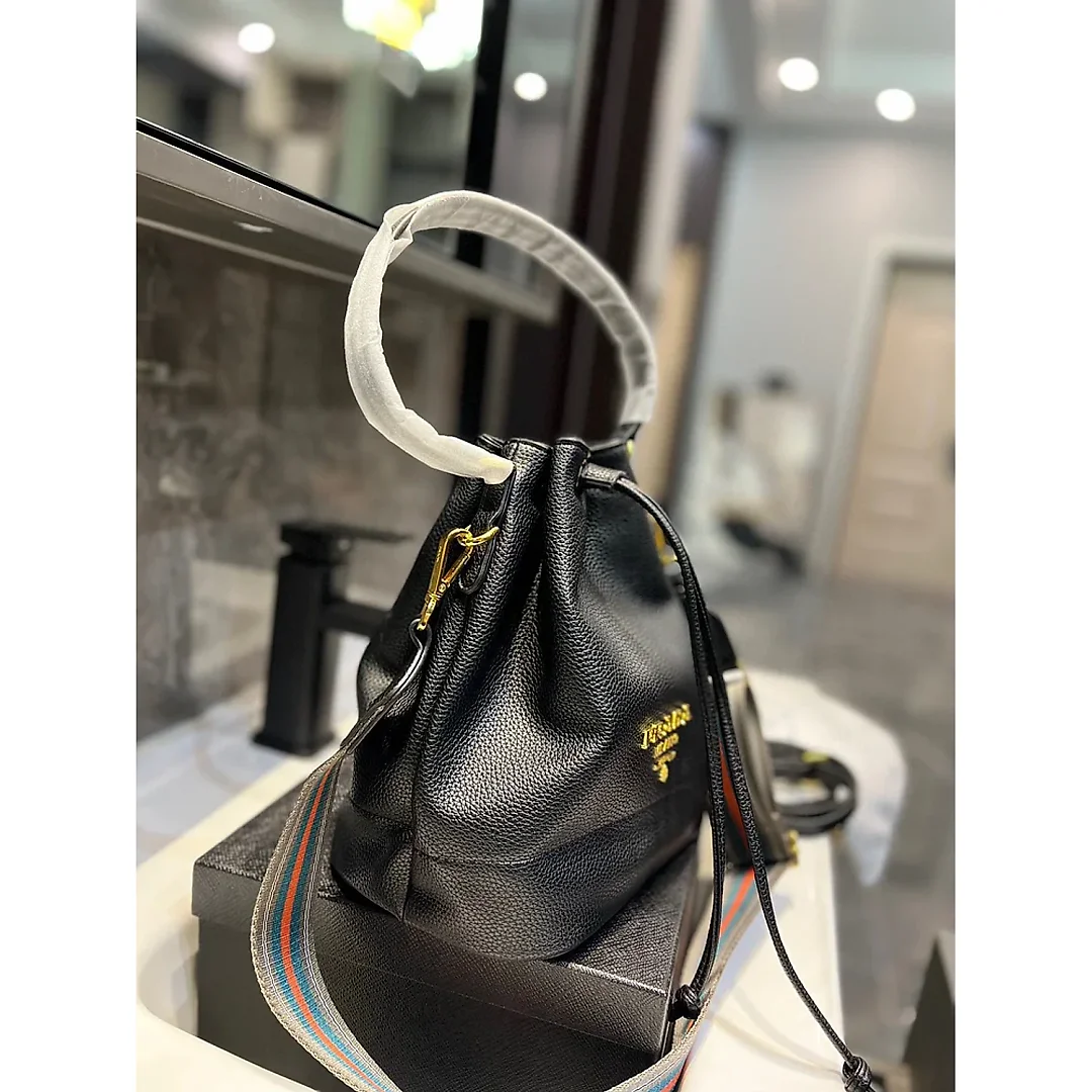 Pra new arrival bucket bag size : 25 * 21 cm